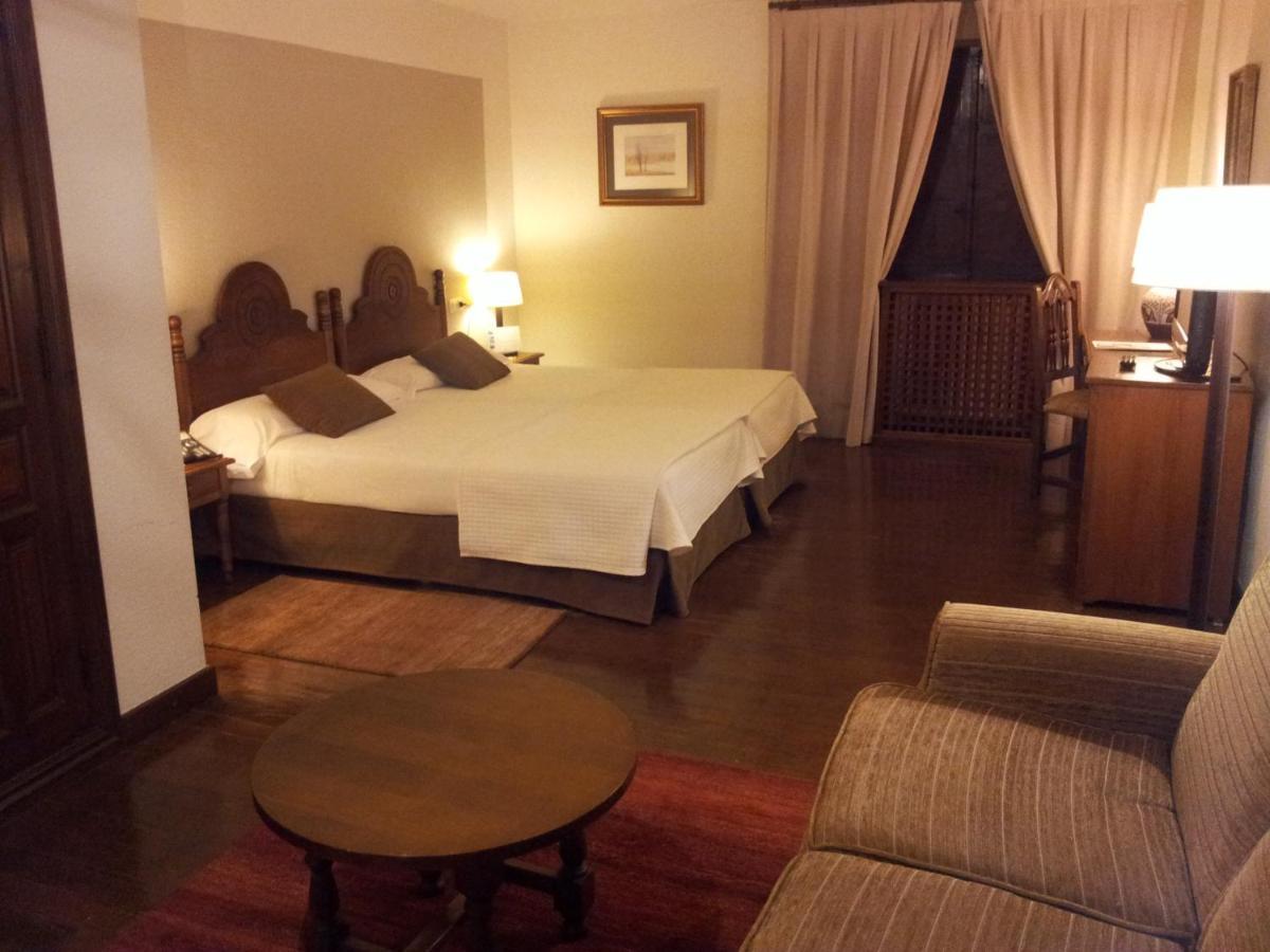 Parador De Santillana Del Mar Luaran gambar
